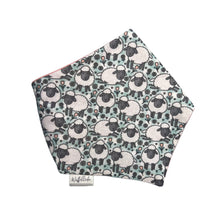 Lade das Bild in den Galerie-Viewer, Bert das Schaf - Bandana