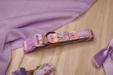 Lade das Bild in den Galerie-Viewer, Dancing around Flowers - Halsband
