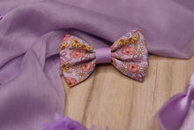 Lade das Bild in den Galerie-Viewer, Dancing around Flowers - Bow / Sailor Bow