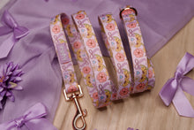 Lade das Bild in den Galerie-Viewer, Dancing around Flowers - Leine