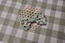 Lade das Bild in den Galerie-Viewer, Honey Bloom - Bow