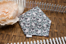 Lade das Bild in den Galerie-Viewer, Bert das Schaf - Bandana