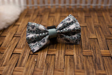 Lade das Bild in den Galerie-Viewer, Bert das Schaf - Bow