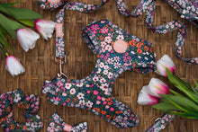 Lade das Bild in den Galerie-Viewer, Flower Field - Geschirr