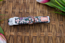 Lade das Bild in den Galerie-Viewer, Flower Field - Halsband