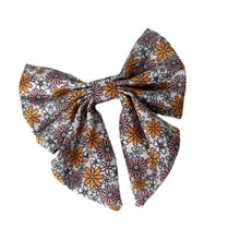 Lade das Bild in den Galerie-Viewer, Spring Bloom - Bow