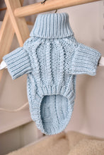Lade das Bild in den Galerie-Viewer, Cosy Jumper - Baby Blue