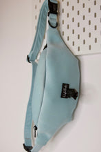 Lade das Bild in den Galerie-Viewer, Dog Walking Bag . Light Green