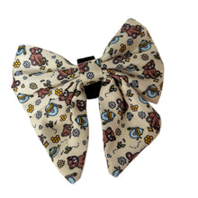 Lade das Bild in den Galerie-Viewer, Honey Bear - Bow