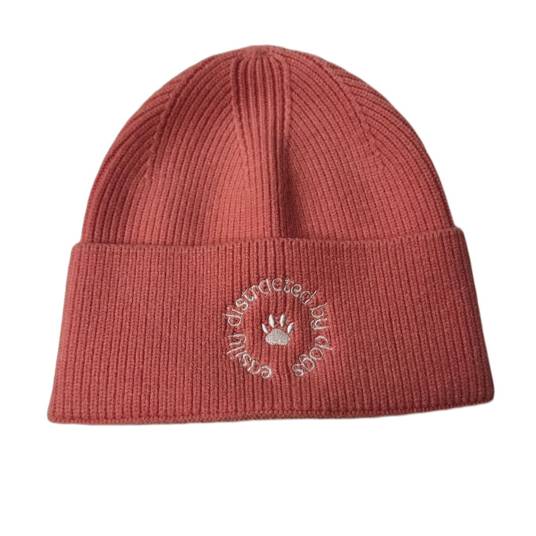 EASILY DISTRACTED BY DOGS - Mütze coralrosa