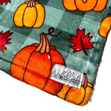 Lade das Bild in den Galerie-Viewer, Cosy Pumpkin Patch - Kuscheldecke
