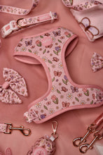 Lade das Bild in den Galerie-Viewer, Enchanted Flutter - Geschirr
