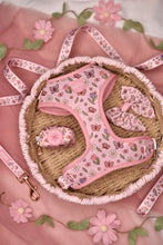 Lade das Bild in den Galerie-Viewer, Enchanted Flutter - Geschirr
